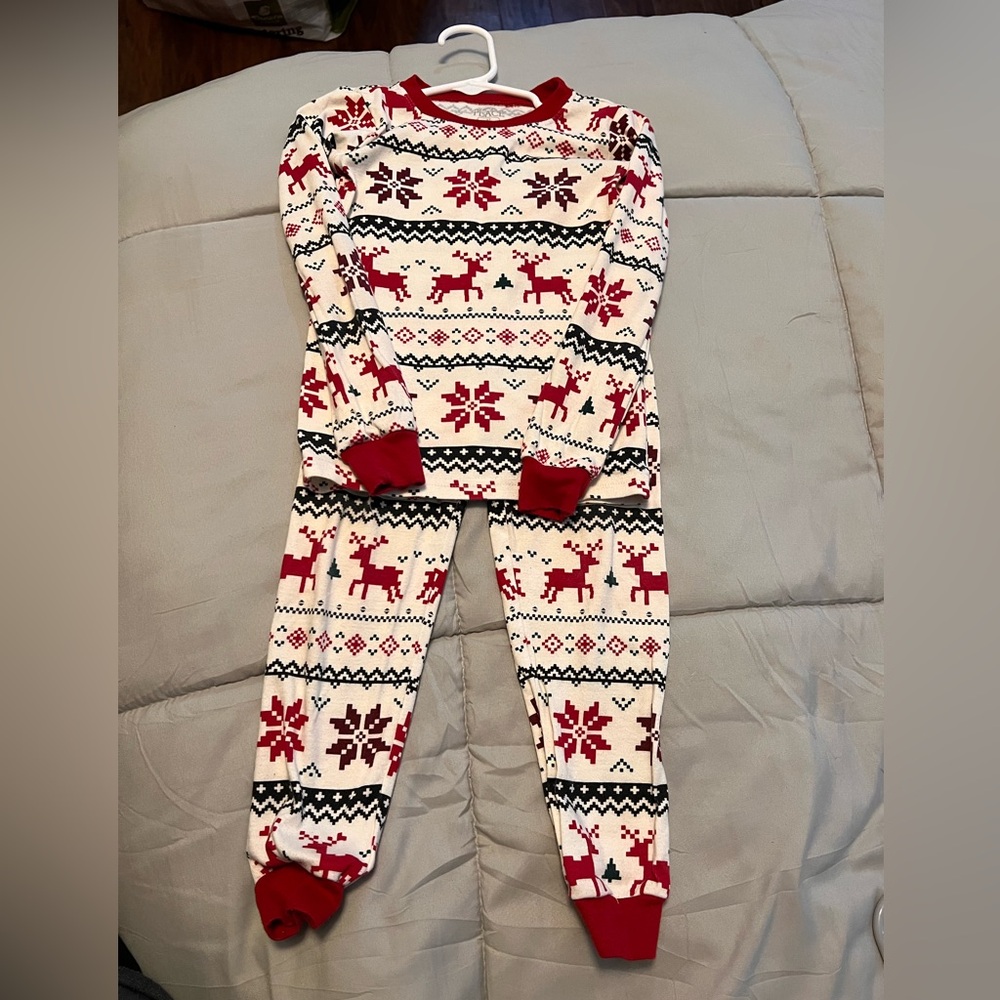 Christmas pajamas 3T- Children’s place- great condition-